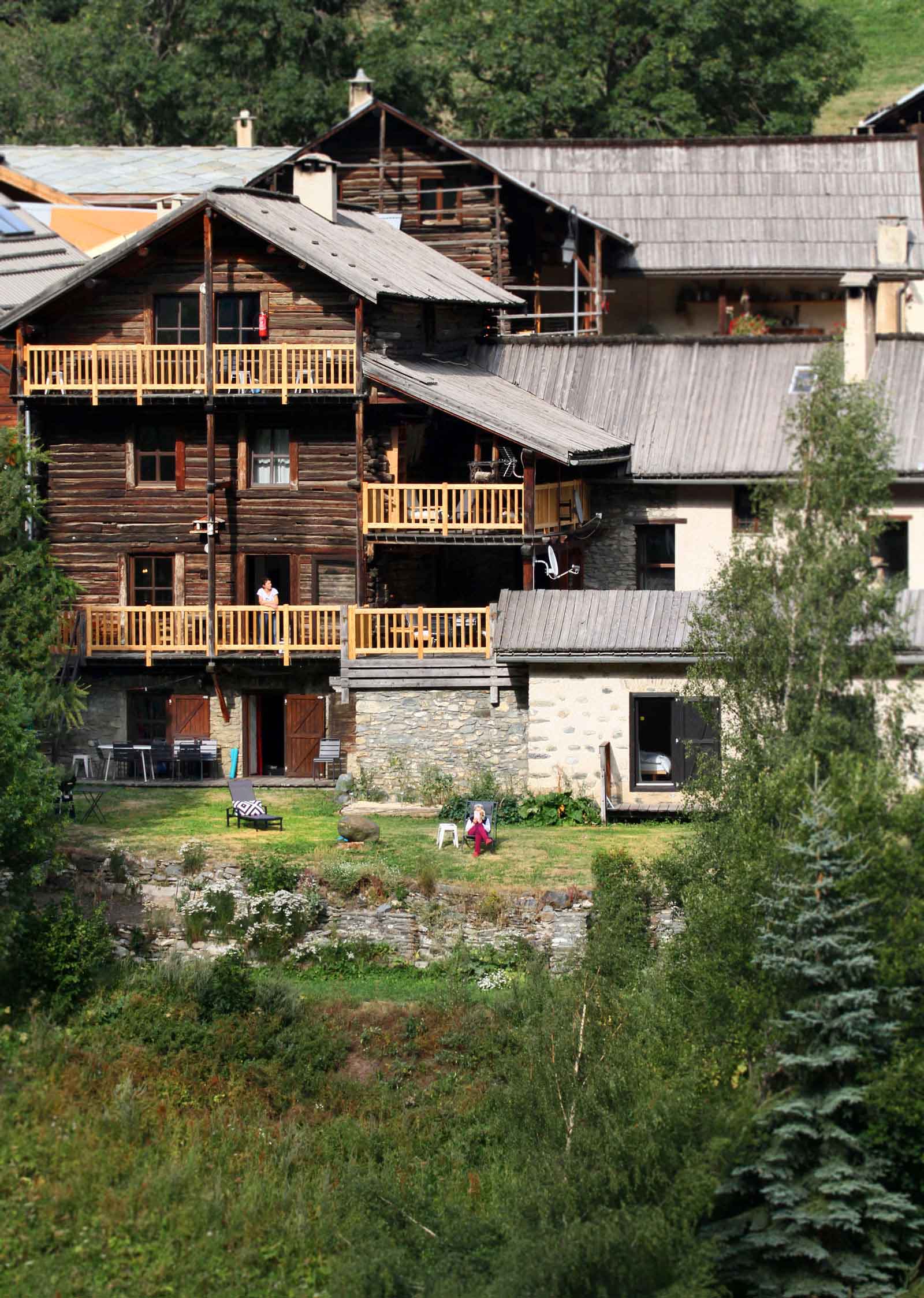 House emme queyras gite charm rental apartment seasonal decoration interior high end mountain chalet winter summer molines-en-queyras vacations ski hiking snowshoeing nature high alps authentic fuste garden quiet renovated ecogite ecologic kayak rafting fishing quality group gite